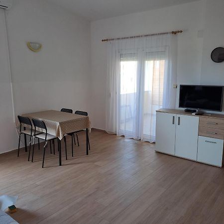Apartments Cecilija Povljana Bagian luar foto