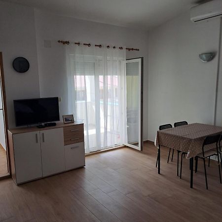Apartments Cecilija Povljana Bagian luar foto