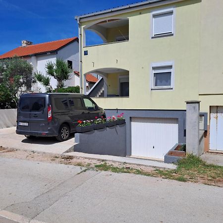 Apartments Cecilija Povljana Bagian luar foto