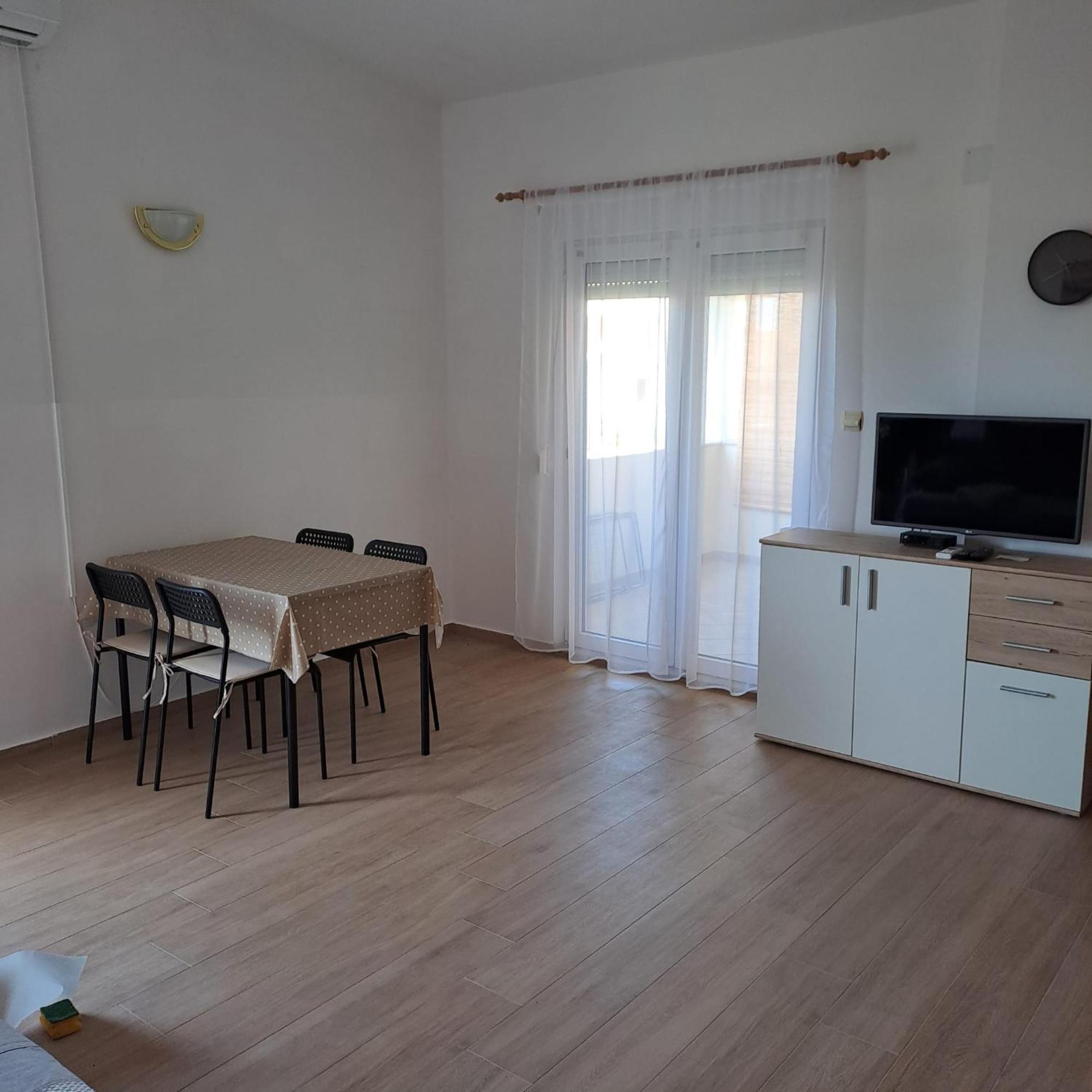 Apartments Cecilija Povljana Bagian luar foto
