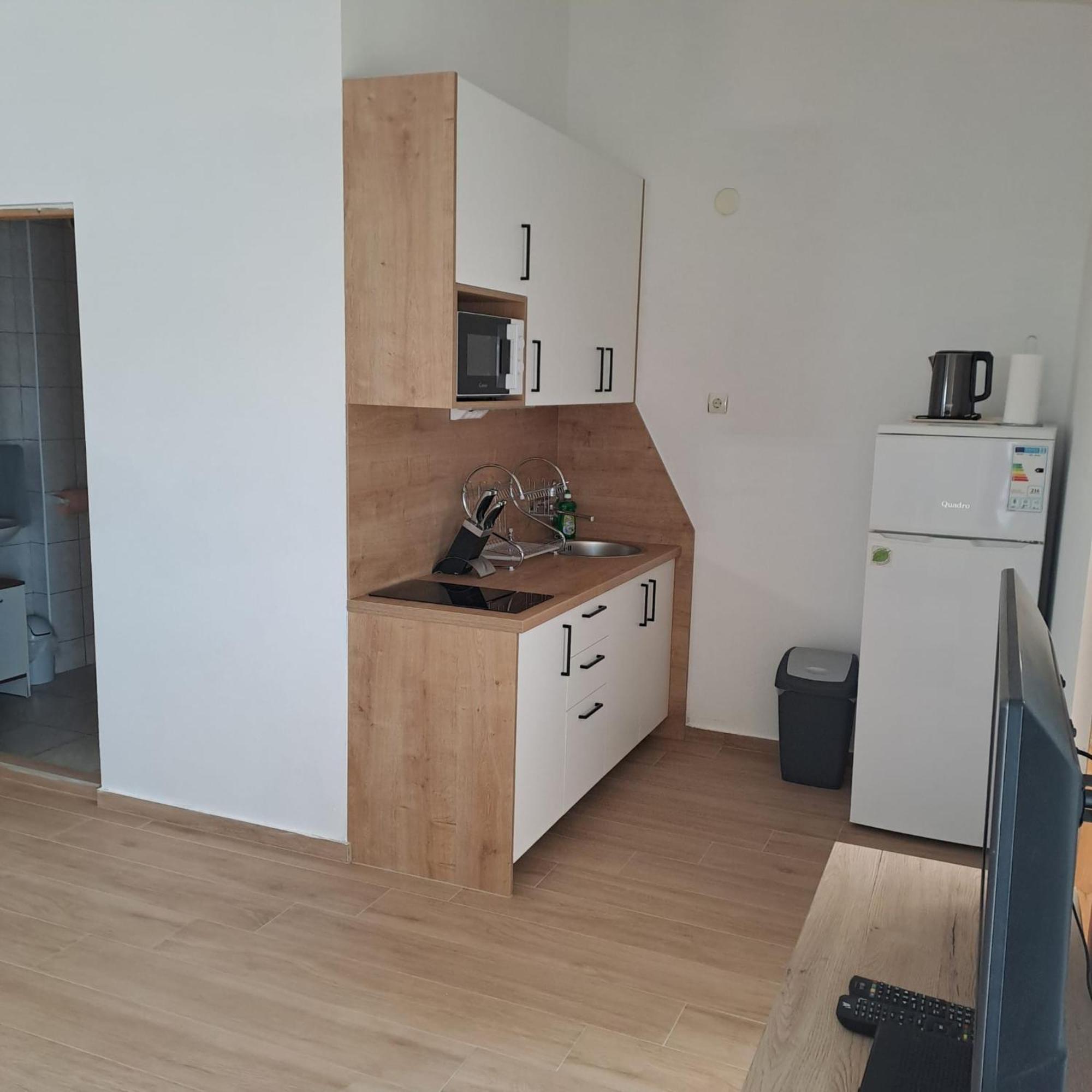 Apartments Cecilija Povljana Bagian luar foto