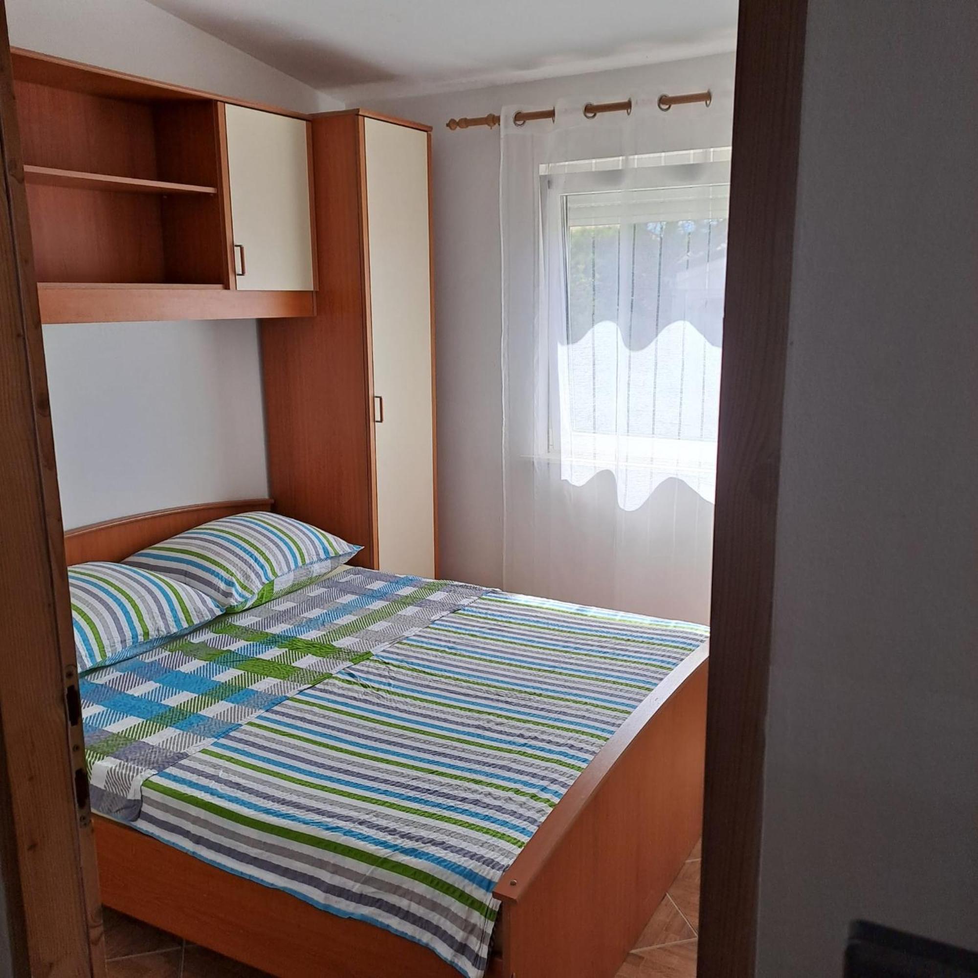 Apartments Cecilija Povljana Bagian luar foto