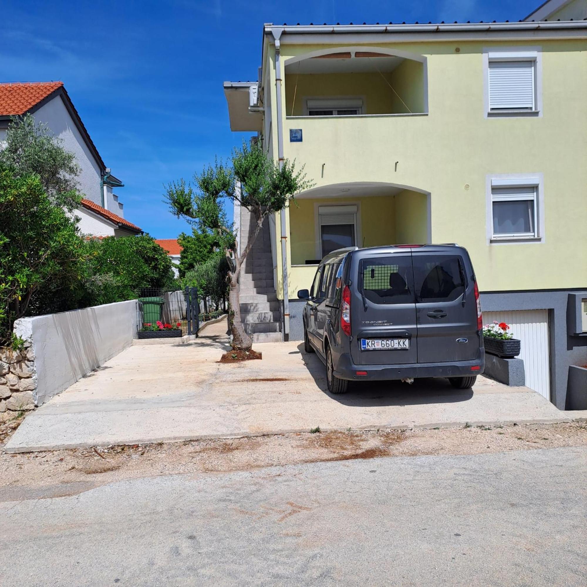 Apartments Cecilija Povljana Bagian luar foto